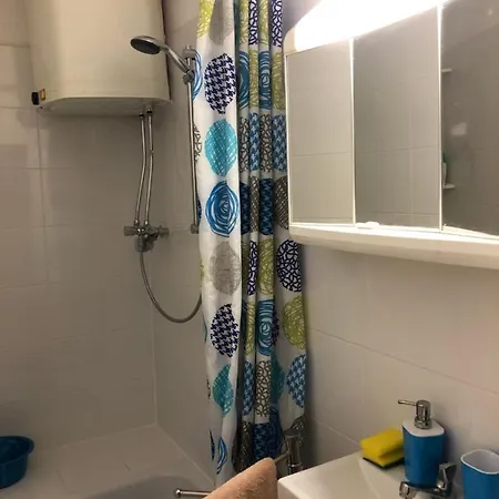 2 , Dusche /wc Nahe Koeln *