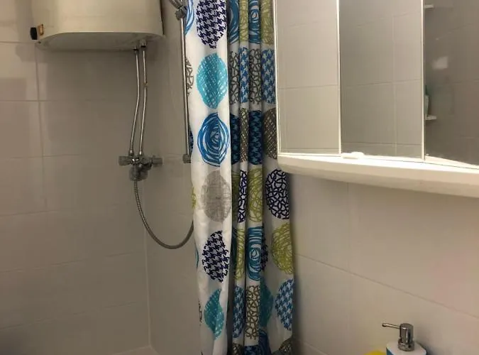 2 , Dusche /wc Nahe Koeln *